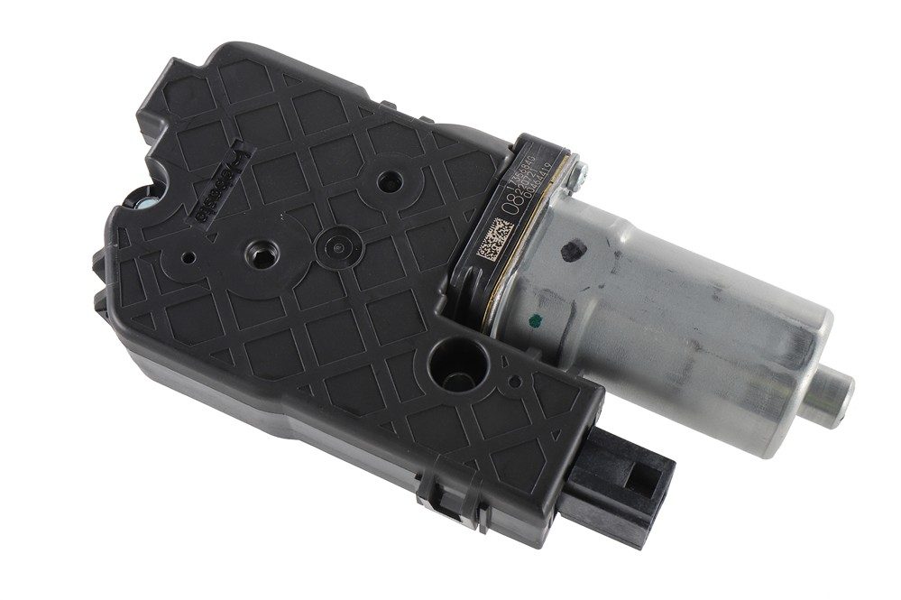 GM Genuine Parts Sunroof Shade Motor 86822677 — image 3
